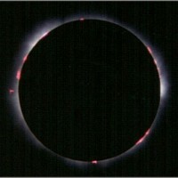 Chromosphäre mit den rot leuchtenden Protuberanzen