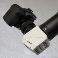 Eine Canon EOS 350D am Herschel Prisma im fokalen Strahlengang eines Teleskops